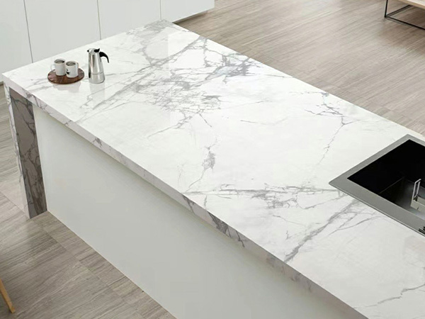 สีขาวเข้ม